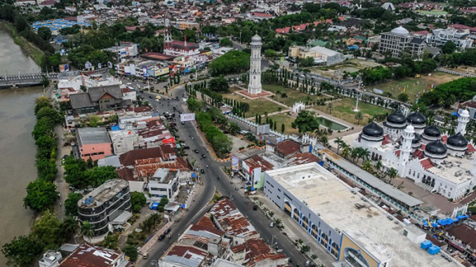masjid-raya-baiturrahman-1030x438